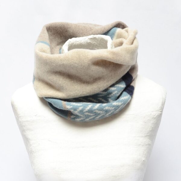 winged magpie snood