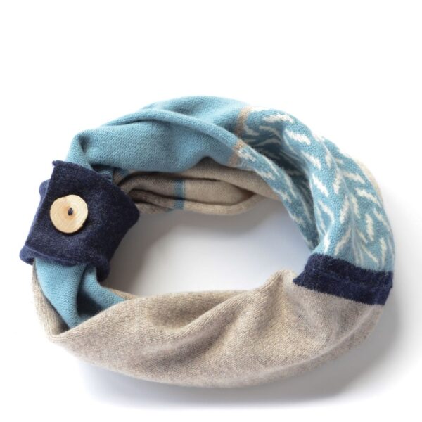 winged magpie snood