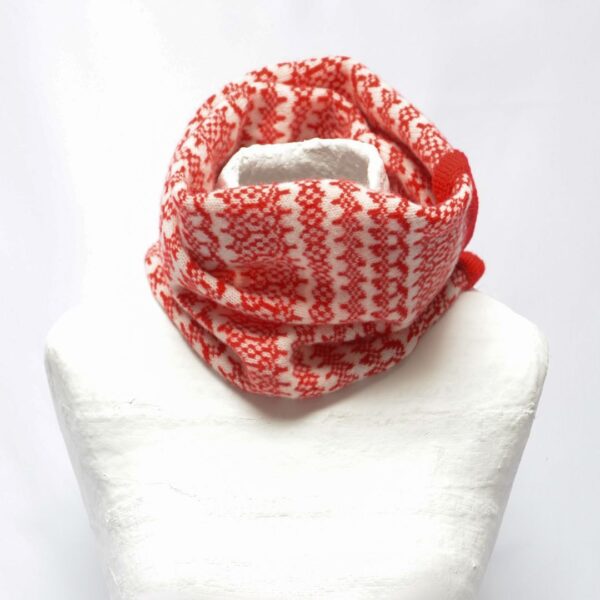 Scandi red cowl