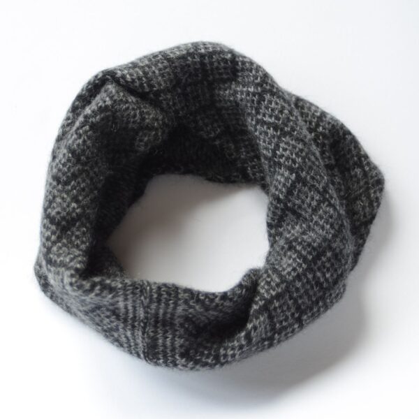 tiles black and grey cashmere cowl 2